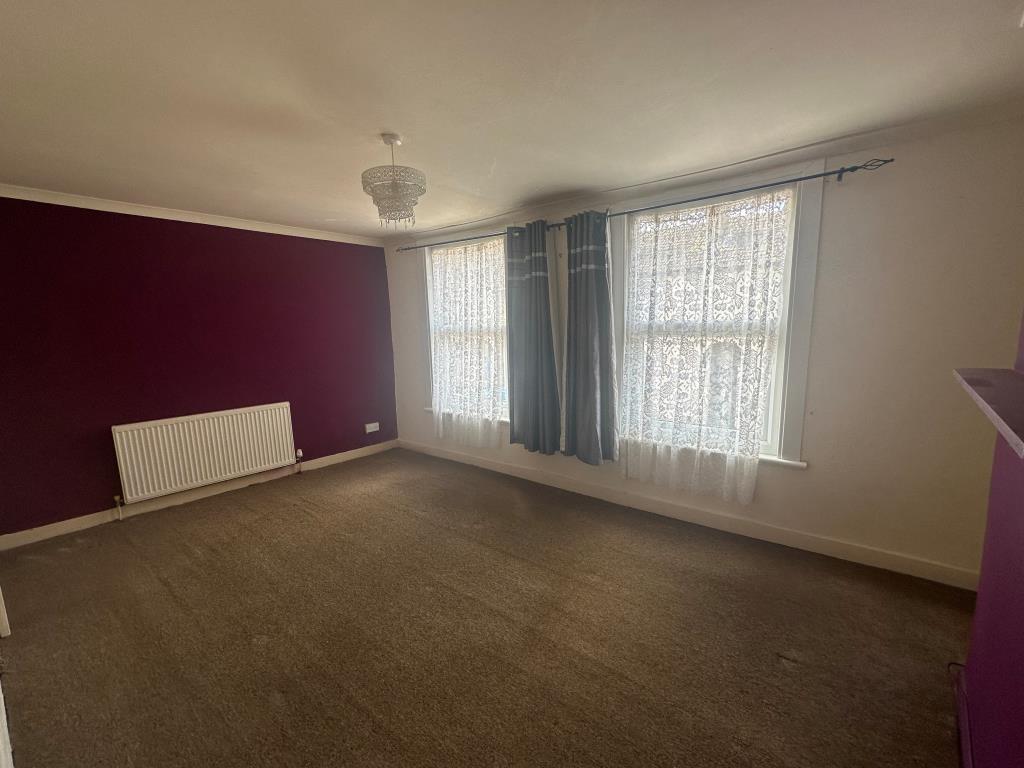 Lot: 155 - TERRACE HOUSE FOR REFURBISHMENT - Bedroom one to front
